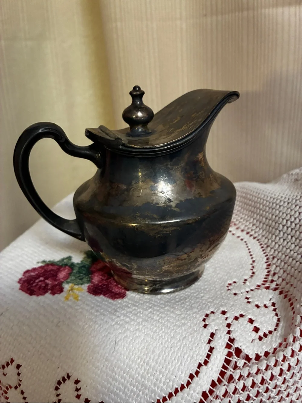 Vintage Beacon Silver Co. Quadruple silver plate creamer with hinged lid USA